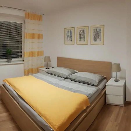 Top Appartement Fuer Business-Wohnen-Urlaub Wiener Neustadt Eksteriør billede
